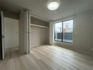 インテリアを配置・配色しやすいシンプルな洋室。自分好みのお部屋を作るのが楽しみになります。