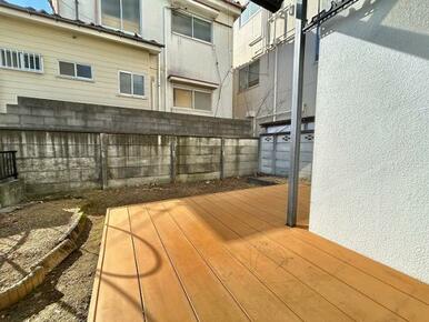 「お庭」LDK側からの角度です