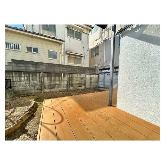 「お庭」LDK側からの角度です