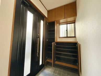 「玄関」十分な収納力のシューズクローゼットです