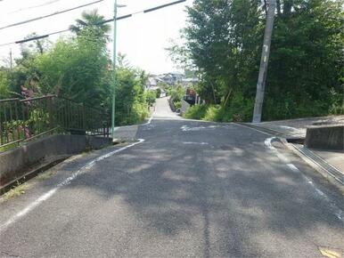 南東側道路