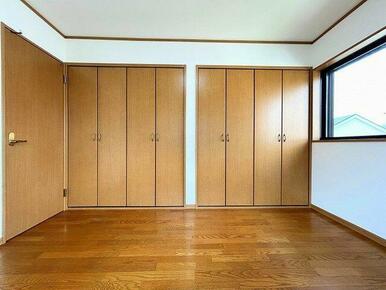 「２階＿６帖洋室」落ち着いた色味の空間です。