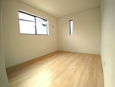 駐車場広く2台以上とめれます。運転苦手な方にもおすすめです。