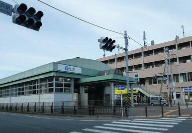 北新横浜駅でて１分の立地です。