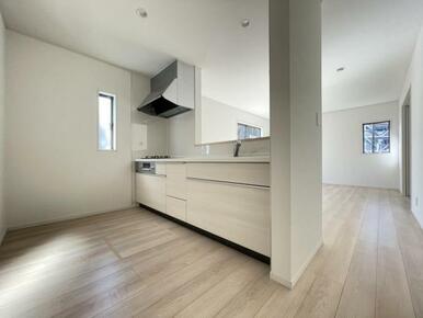 リビングの様子を見ながら家事ができるので小さなお子さまがいるご家庭も安心です＾＾