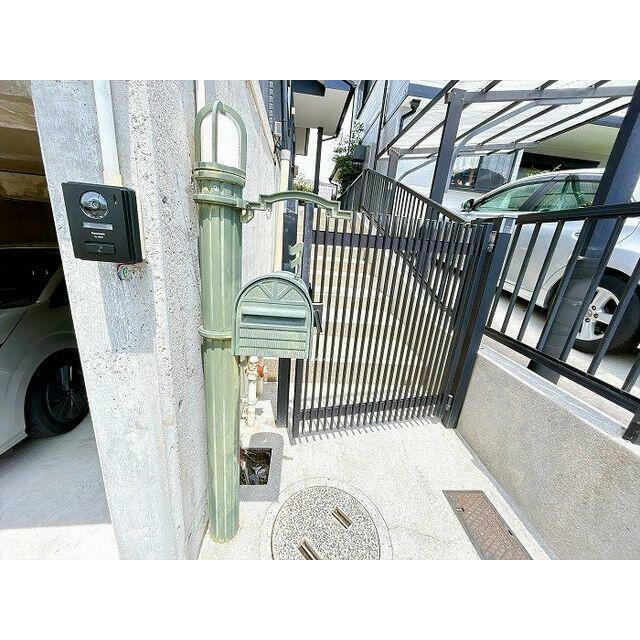 門扉と階段