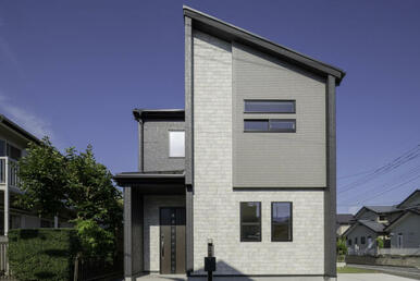 閑静な住宅街の角地に誕生！