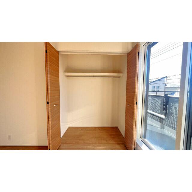 広々収納はコートなどの丈の長いものでもらくらく収納できます。