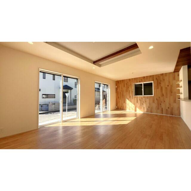 角地の為、日当たりが良く陽光が差し込みます。