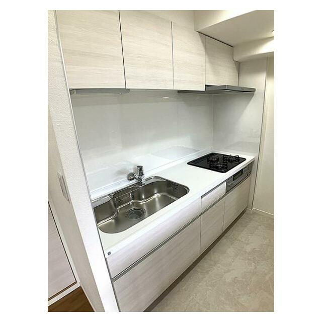 新品のシステムキッチン　収納が豊富で使い勝手が良い仕様です