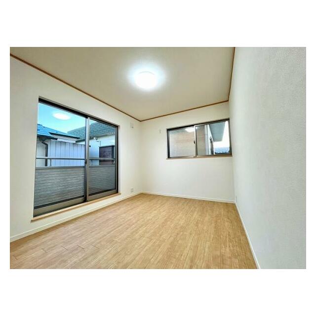 「洋室約5帖」バルコニーに面したお部屋で