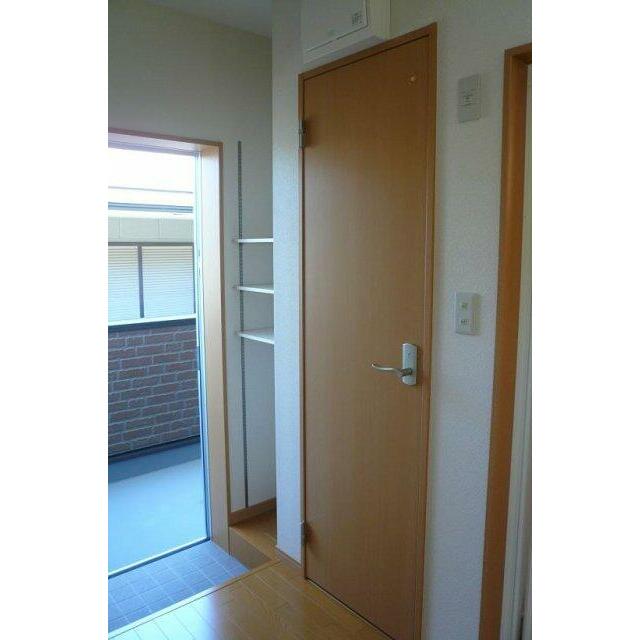 玄関入り口物入