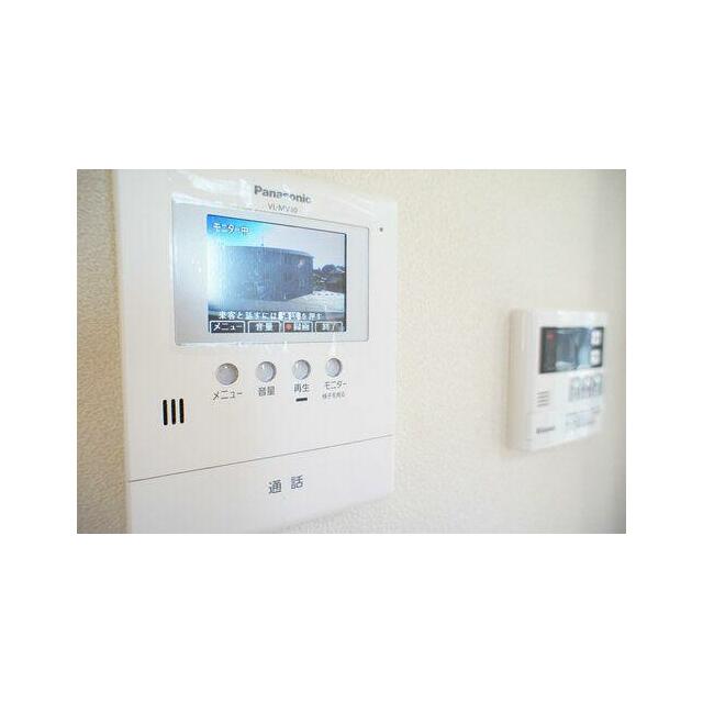 カラーモニター付きインターホンは録画機能付で不在時の訪問者の確認も出来ます♪