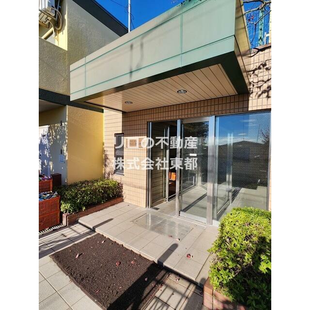 明るいエントランスでお出迎え♪