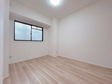「北側洋室」約５．１帖のお部屋です。