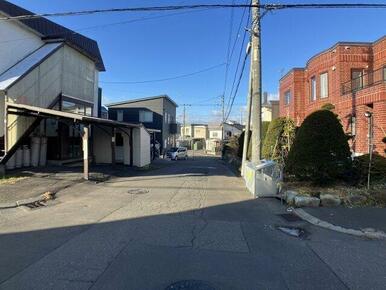 南側公道6.00ｍに18.18ｍ接道※リビング側