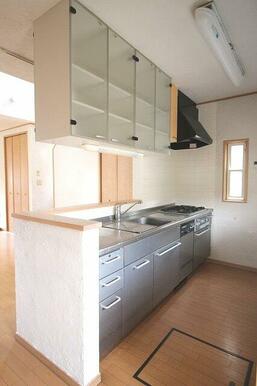 グリル付き３口ガスコンロのシステムキッチン