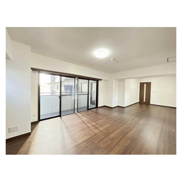 LDK　約21.3帖ございます。