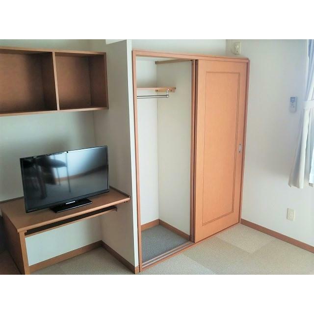 ２階の居室はカーペット仕様家具家電付
