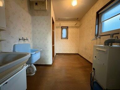 窓が2カ所設置されており明るい雰囲気のUTスペース♪