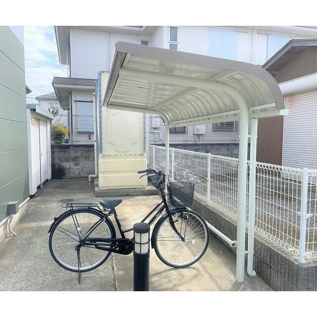 屋根付き自転車置き場