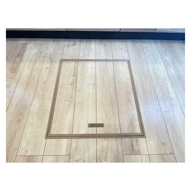 お漬物を漬けたり鍋などの季節物もしまっておける便利な床下収納！