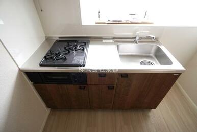 お料理好きにはオススメのグリル付2口システムキッチン設置済♪