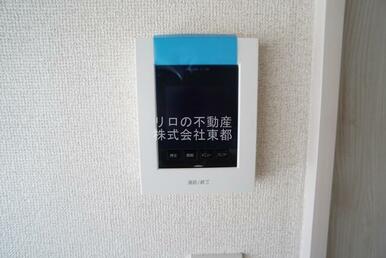 来訪者の姿を確認できるTVモニター付インターホン設置済です！