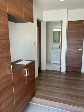 「いってきます」「ただいま」「おかえり」が聞こえそうな玄関（1号棟）