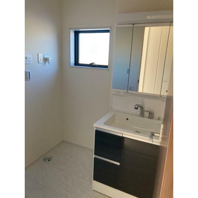 お化粧やヘアセットが楽しくなる洗面スペース（2号棟）