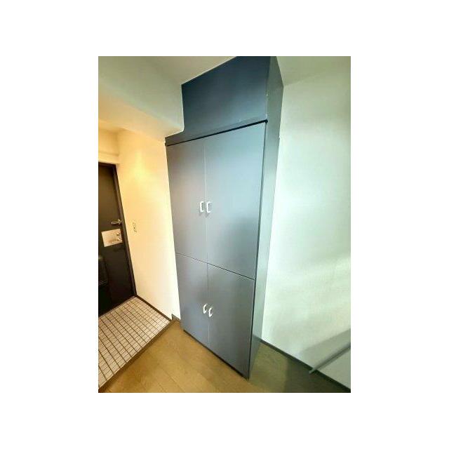 キッチンスペースにある収納です。パントリーのような使い方も可能です。