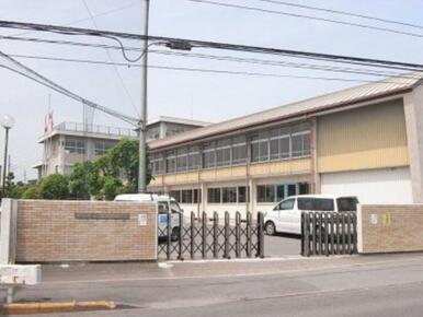 昭和小学校　996ｍ/徒歩13分、車3分