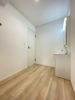 朝の準備・毎日の洗濯・帰宅後のお風呂と大活躍の洗面スペース