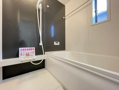 ゆったりと浸かれる1坪風呂を採用！1日の疲れを癒してくれる浴室は窓のある開放的な空間＾＾