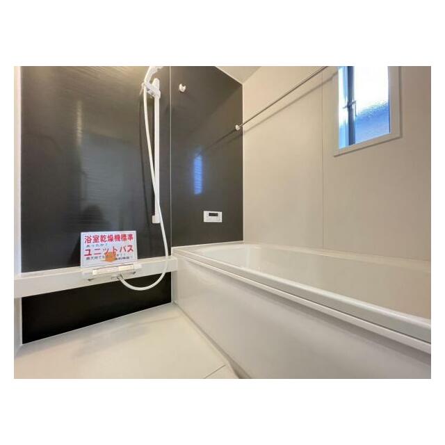 ゆったりと浸かれる1坪風呂を採用！1日の疲れを癒してくれる浴室は窓のある開放的な空間＾＾