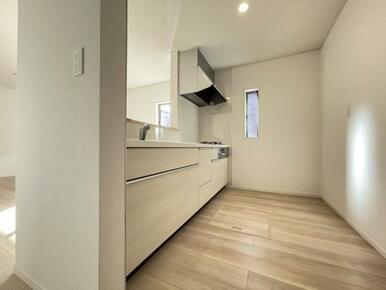 リビングの様子を見ながら家事ができるので小さなお子さまがいるご家庭も安心です＾＾