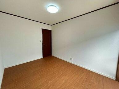 ２階東側洋室約６帖