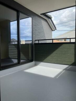 自宅で気分のスイッチを切り替えるならバルコニーがおすすめ！（2号棟）