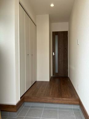 「いってきます」「ただいま」「おかえり」が聞こえそうな玄関（2号棟）