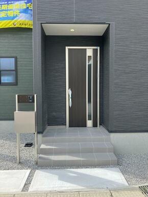 帰ってきたらまずは玄関で消毒や消臭を（2号棟）