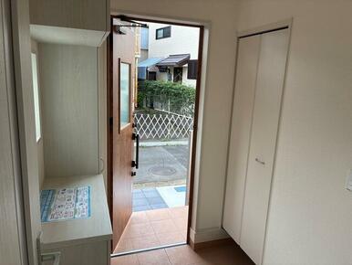 家の外と中をつなぐ要所だからすっきり心地よく整えたい（2号棟）