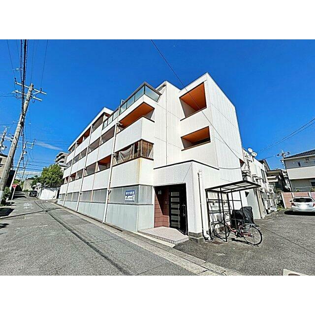 落ち着いた雰囲気の外観です