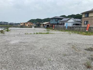 光と風が心地よく通う東南角地の１号棟。この地で、穏やかでやさしい暮らしが待っています。