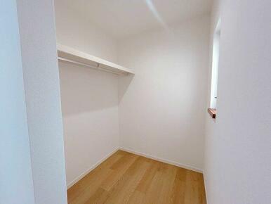 「２階納戸」衣類も収納可能です。