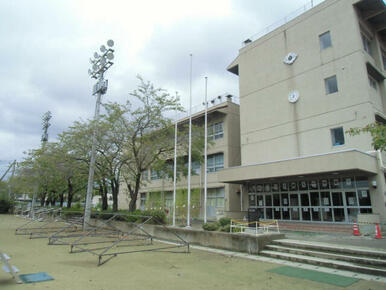 新田小学校