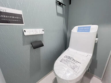 スタイリッシュなデザインの一体型トイレはお手入れも楽々