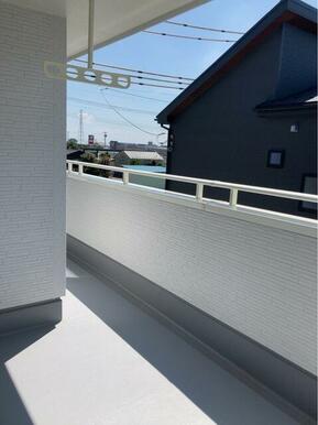 部屋の外と中をつなぐバルコニー、使い方自在！（3号棟）