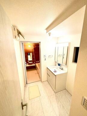 一日の始まりは洗面所から。さぁ顔を洗って気合を入れよう（1号棟）