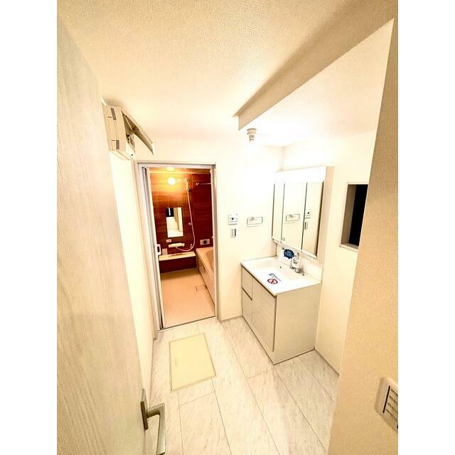 一日の始まりは洗面所から。さぁ顔を洗って気合を入れよう（1号棟）