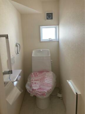 体調不良時や将来のことを考えれば手すり付きはとっても便利（3号棟）